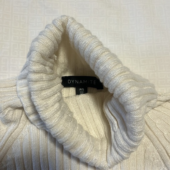 CREAM KNIT TURTLENECK SMALL - Picture 2 of 2